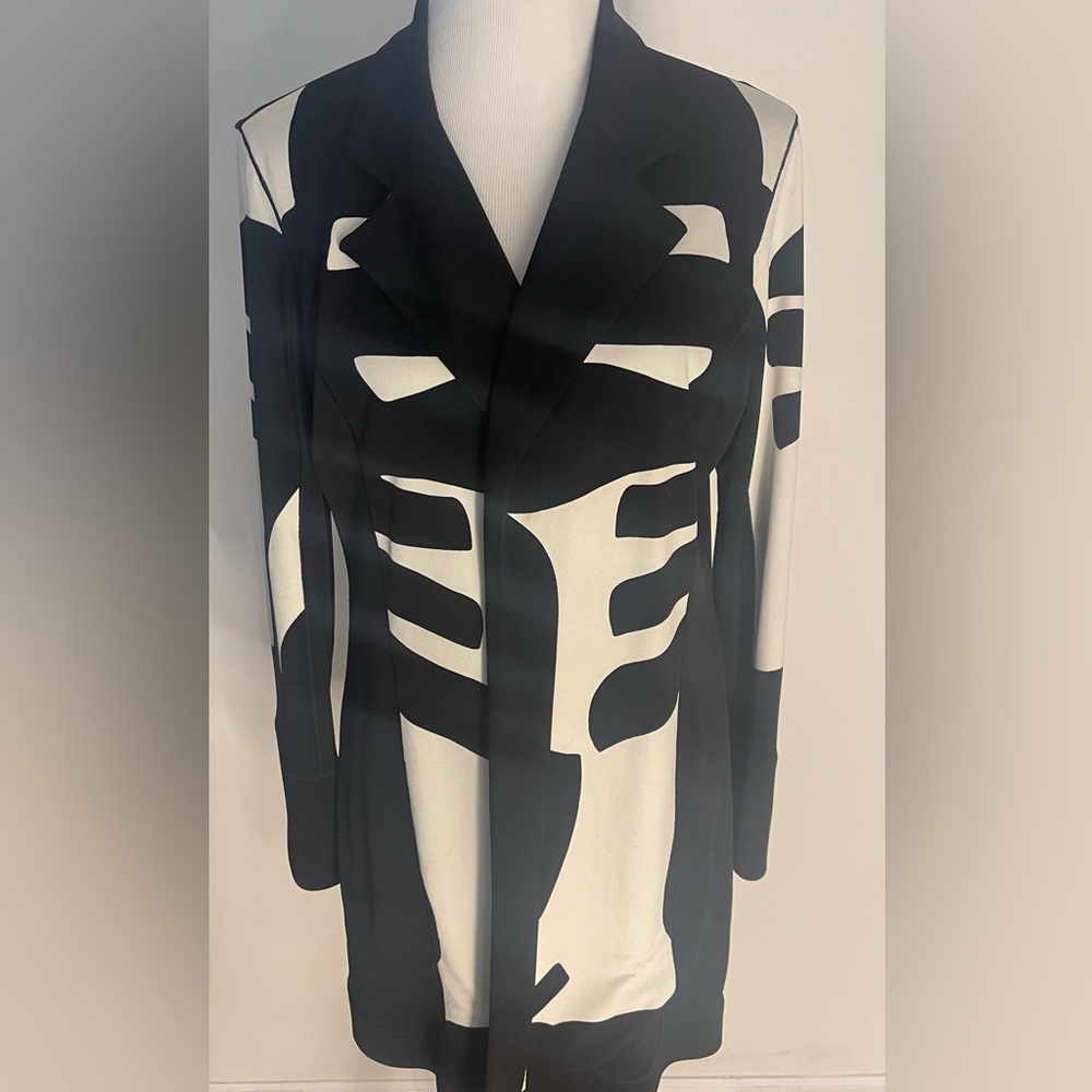 Eva Varro Black and White Cardigan Style Blazer